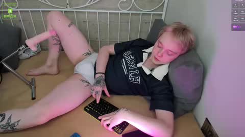 hot_twinkboy online show from February 2025 02:01:01 PM