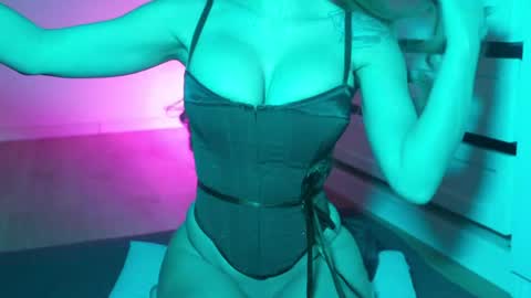 Bella online show from April 2026 09:45:01 PM