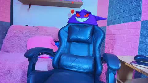Snapshot of hotcakes_uwu chatting on May 2026 02:52:01 AM Hotcakes online show from May 2026 02:52:01 AM