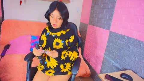 Snapshot of hotcakes_uwu chatting on May 2026 01:23:02 AM Hotcakes online show from May 2026 01:23:02 AM