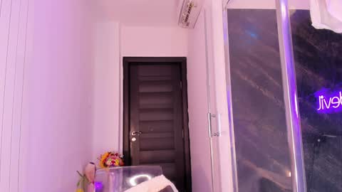 hotfallingdevil online show from March 2026 07:23:02 AM