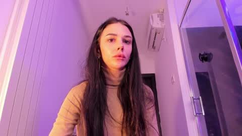 hotfallingdevil online show from March 2026 05:35:01 AM