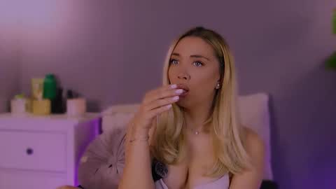 Maria online show from December 2025 07:27:02 AM