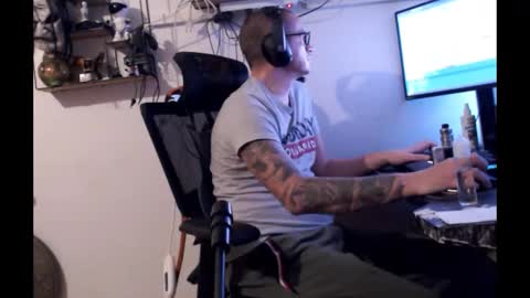 Snapshot of hotkinkytat chatting on December 2025 12:33:02 PM hotkinkytat online show from December 2025 12:33:02 PM