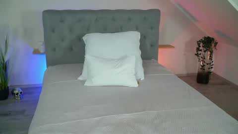 hotmilfbitch online show from June 2026 07:42:01 PM