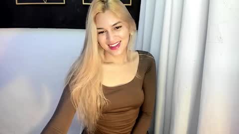 STELLA online show from October 2025 09:04:01 PM