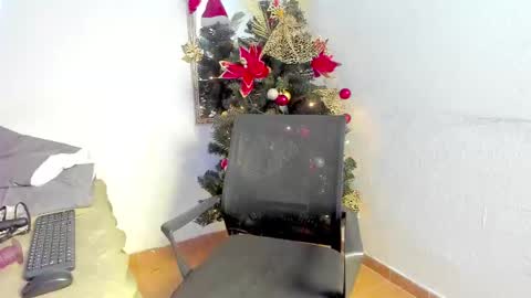 Snapshot of hott_hanna chatting on December 2024 08:41:01 AM Hott Hanna online show from December 2024 08:41:01 AM