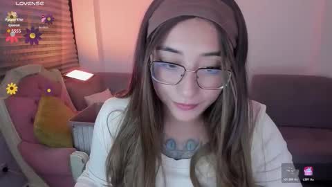 Snapshot of hottbee3645 chatting on February 2026 09:33:01 PM hottbee3645 online show from February 2026 09:33:01 PM