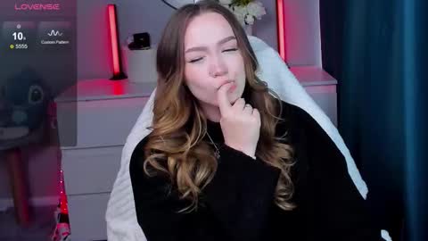 hello Im Eva online show from October 2025 07:28:01 AM