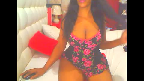 Snapshot of hottesa2019 chatting on October 2025 12:52:02 AM THEONE online show from October 2025 12:52:02 AM