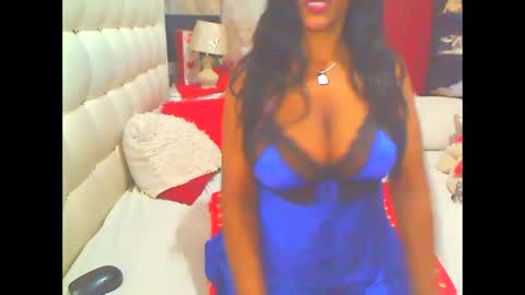 Snapshot of hottesa2019 chatting on November 2025 10:41:02 PM THEONE online show from November 2025 10:41:02 PM