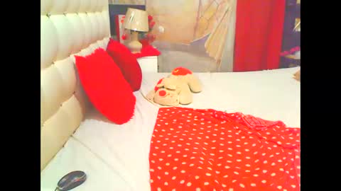 Snapshot of hottesa2019 chatting on November 2025 06:04:02 PM THEONE online show from November 2025 06:04:02 PM