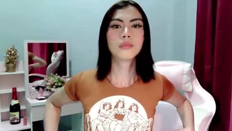 hottestdella69 online show from January 2026 12:07:01 PM