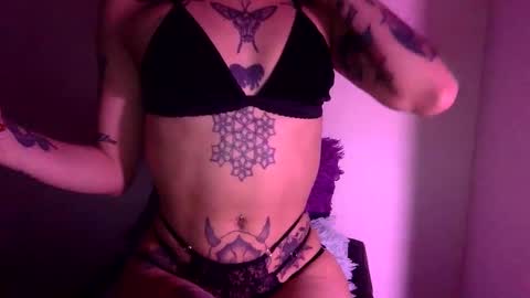 Snapshot of hottietat4u chatting on January 2025 04:26:01 AM Tat online show from January 2025 04:26:01 AM