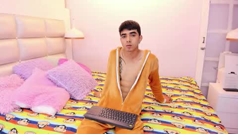hottiie_guy online show from October 2025 06:49:02 PM