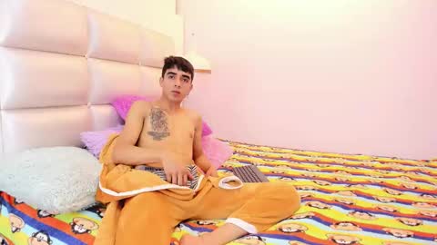 hottiie_guy online show from October 2025 06:38:02 PM