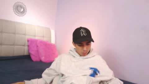 hottiie_guy online show from November 2025 06:07:02 PM