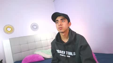 hottiie_guy online show from November 2025 05:46:02 PM