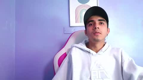 hottiie_guy online show from November 2025 05:52:01 PM