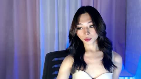 Snapshot of hottmolly100403 chatting on October 2025 08:32:02 PM SCARLET online show from October 2025 08:32:02 PM