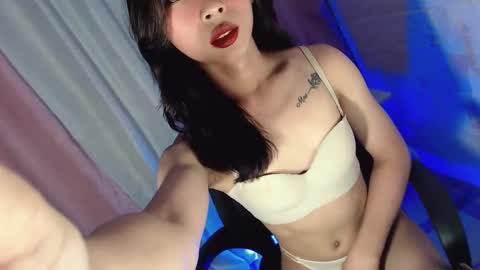 Snapshot of hottmolly100403 chatting on October 2025 08:57:02 AM SCARLET online show from October 2025 08:57:02 AM