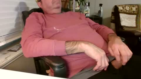 Snapshot of hottop_1981 chatting on January 2025 12:00:01 AM Hottop 1981 online show from January 2025 12:00:01 AM