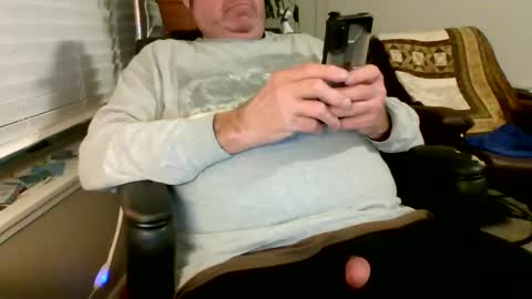 Snapshot of hottop_1981 chatting on February 2025 02:14:01 AM Hottop 1981 online show from February 2025 02:14:01 AM