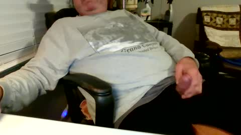 Snapshot of hottop_1981 chatting on February 2025 01:52:02 AM Hottop 1981 online show from February 2025 01:52:02 AM