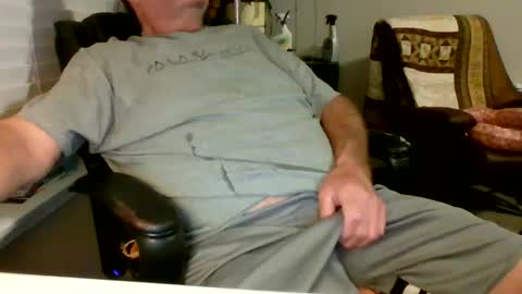 Snapshot of hottop_1981 chatting on February 2025 03:47:02 AM Hottop 1981 online show from February 2025 03:47:02 AM