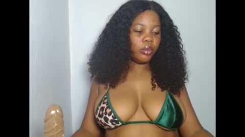 hotty_lora889 online show from October 2025 05:57:02 PM