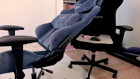 Nessie and Jessie online show from April 2026 09:18:01 AM