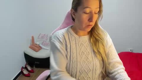 hottychrystal online show from November 2025 01:08:02 AM