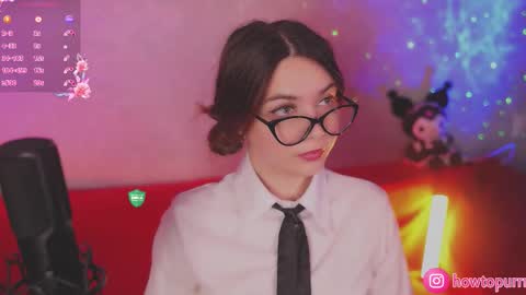 Mia online show from October 2025 05:01:01 PM