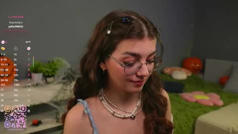 Diane online show from October 2025 09:10:02 PM