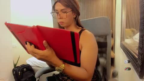 Queen karen grey online show from December 2024 11:04:01 AM