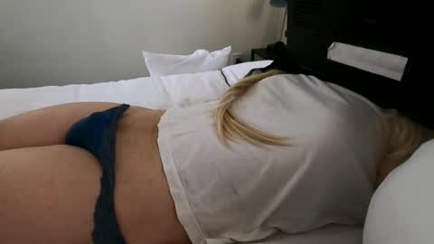 HugeCumshots online show from April 2026 03:33:02 PM