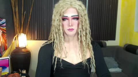 Snapshot of hugexmslovelyxcock chatting on April 2026 10:22:01 PM MsLovely online show from April 2026 10:22:01 PM