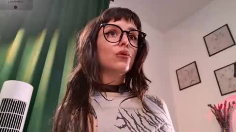 Snapshot of hugme_ chatting on July 2026 04:55:02 PM Mika online show from July 2026 04:55:02 PM