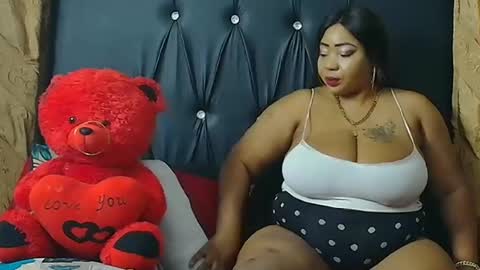 Snapshot of humongoustitss500929 chatting on October 2025 06:30:01 PM humongoustitss500929 online show from October 2025 06:30:01 PM