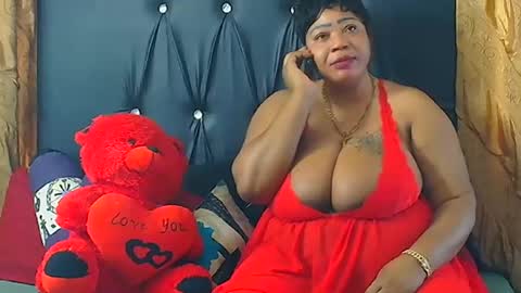 Snapshot of humongoustitss500929 chatting on November 2025 09:41:01 AM humongoustitss500929 online show from November 2025 09:41:01 AM