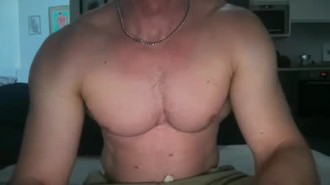 MuscleHungBrit online show from June 2026 04:40:01 AM