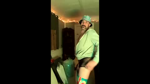 hungitalian40 online show from April 2026 03:04:02 AM