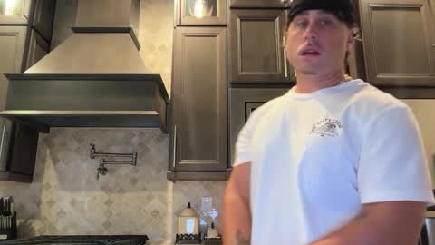 Snapshot of hungkingg22 chatting on October 2025 03:51:02 PM hungkingg22 online show from October 2025 03:51:02 PM