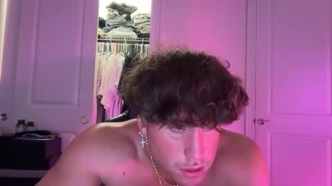 Snapshot of hungkingg22 chatting on February 2026 05:10:02 PM hungkingg22 online show from February 2026 05:10:02 PM