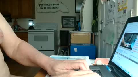 hunglikeahorse063790 online show from April 2026 01:42:02 AM