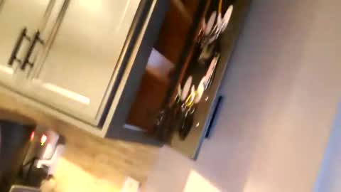 hungryluver online show from February 2025 01:15:01 AM