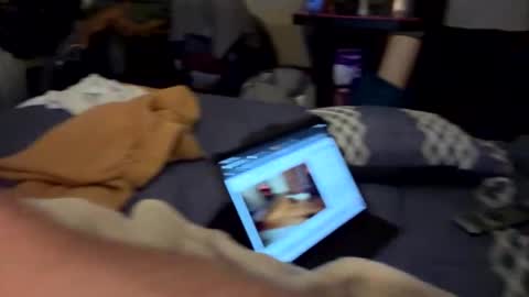 Snapshot of hungsolow6943 chatting on February 2026 04:20:01 AM hungsolow6943 online show from February 2026 04:20:01 AM