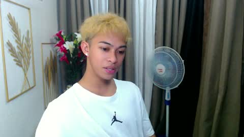 Snapshot of hunk_edward chatting on June 2026 06:30:01 AM hunk_edward online show from June 2026 06:30:01 AM