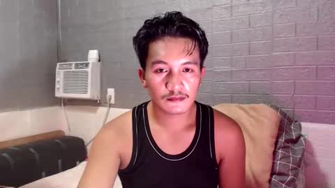 hunkylloyd online show from April 2026 03:05:01 AM