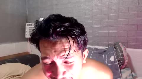 hunkylloyd online show from April 2026 01:30:01 PM